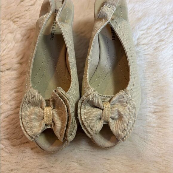 Naturalizer Cream Espadrilles with Peep-Toe and Slingback Design - Picture 6 of 6
